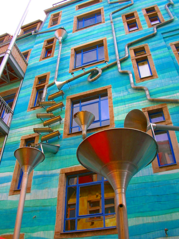 Dresden building that plays music when it rains